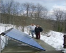 Installazione di un pannello solare termico in montagna
